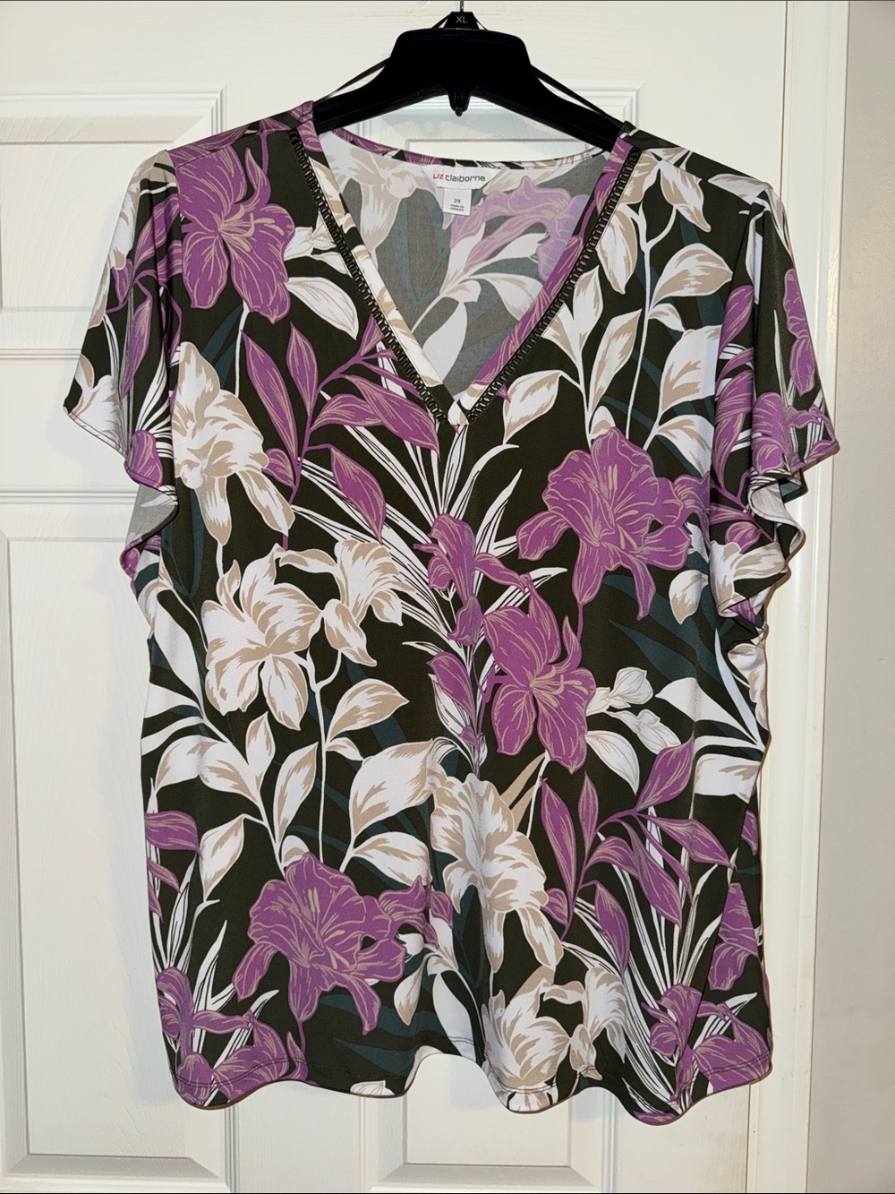 Liz Claiborne Olive Black Floral V-Neck Flutter Sleeve Top